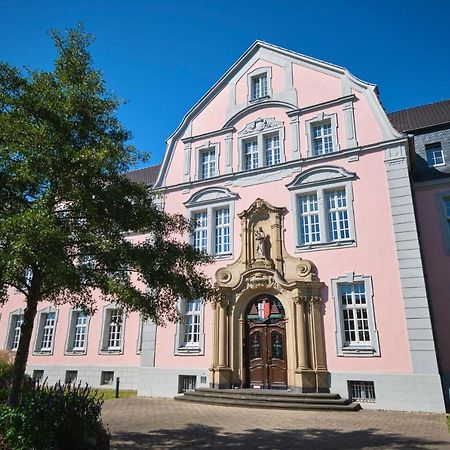Historisches Deluxe Apartment Im Marianum نيوس المظهر الخارجي الصورة