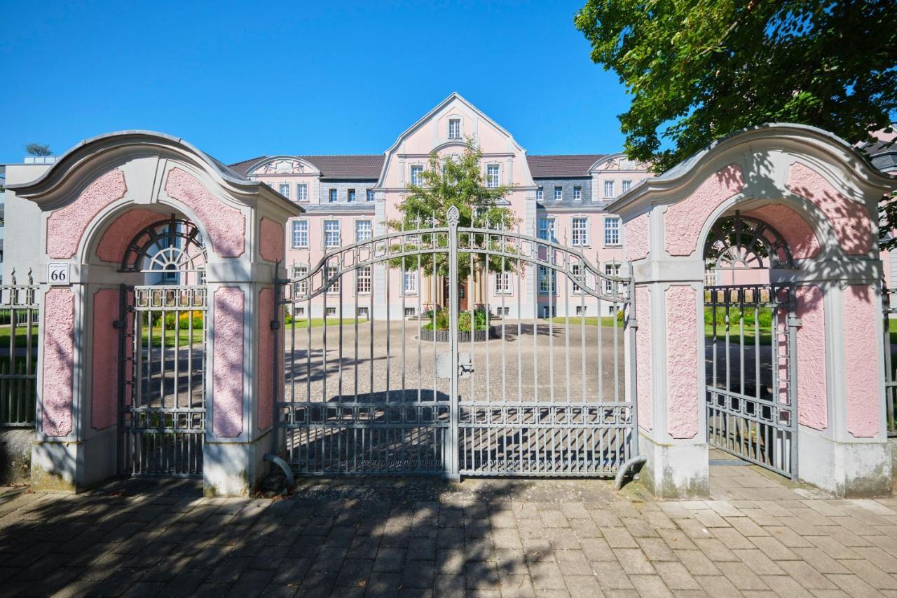 Historisches Deluxe Apartment Im Marianum نيوس المظهر الخارجي الصورة