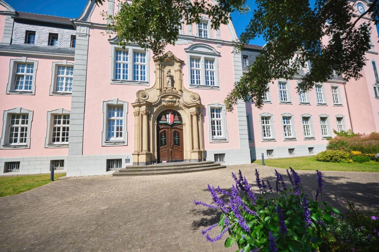 Historisches Deluxe Apartment Im Marianum نيوس المظهر الخارجي الصورة