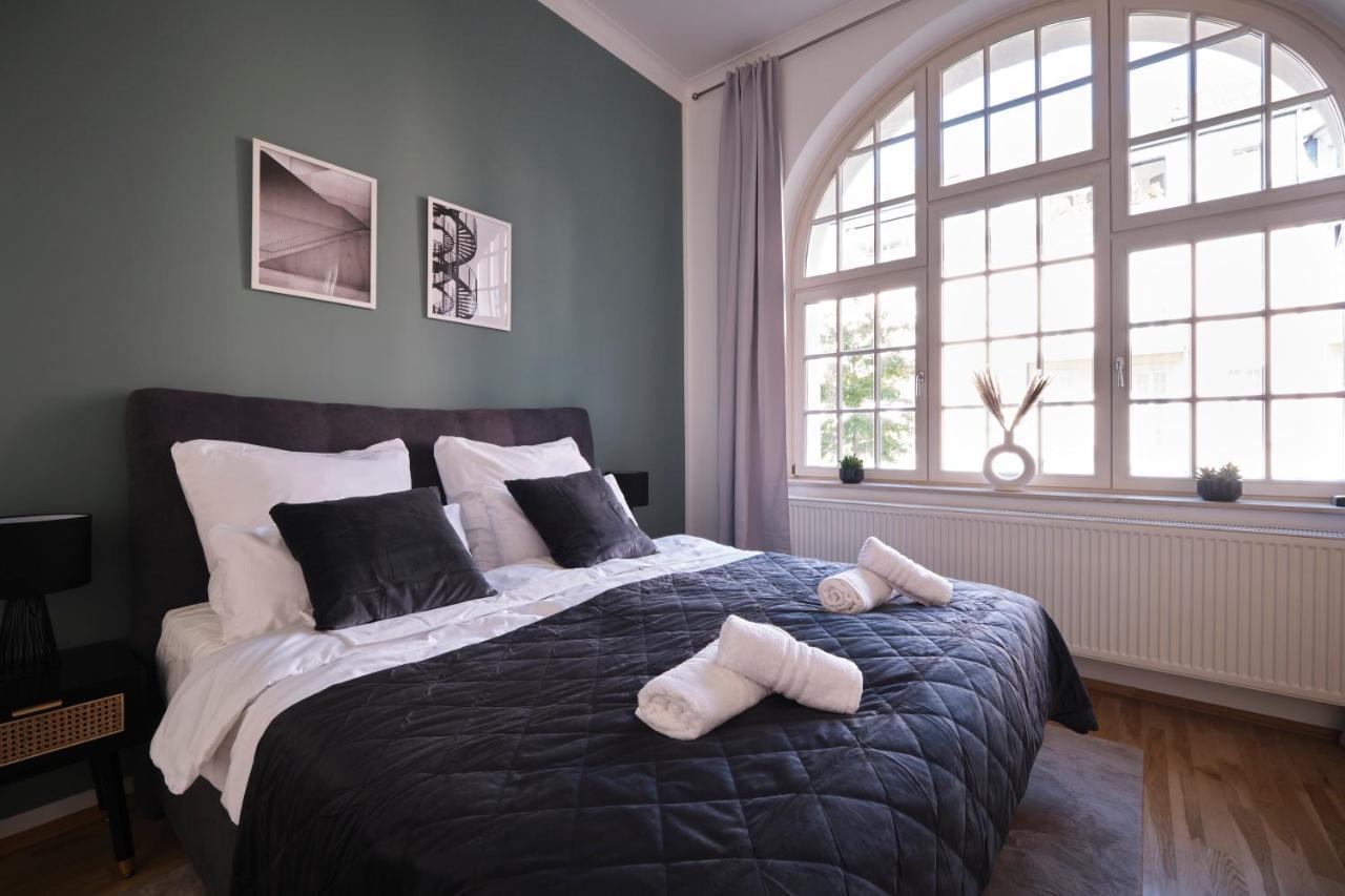 Historisches Deluxe Apartment Im Marianum نيوس المظهر الخارجي الصورة