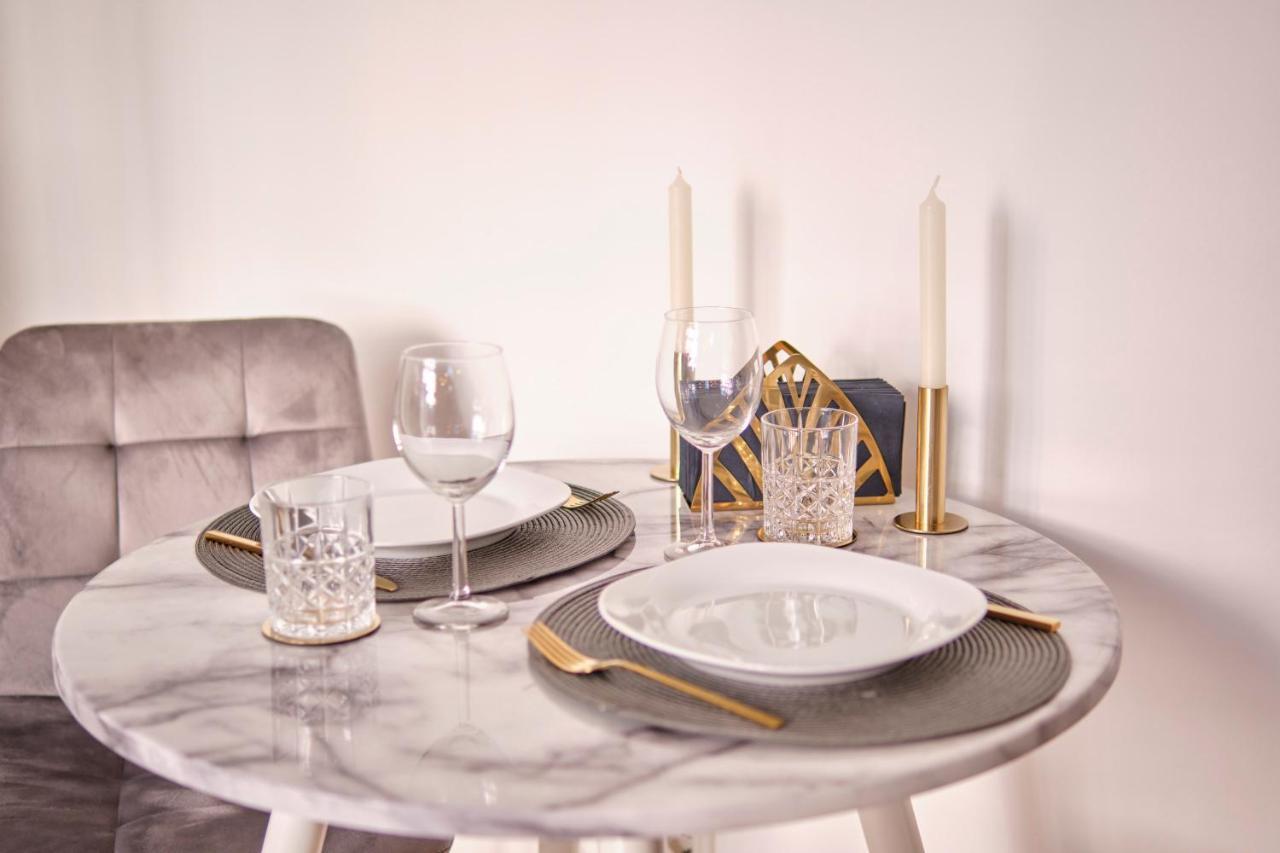 Historisches Deluxe Apartment Im Marianum نيوس المظهر الخارجي الصورة