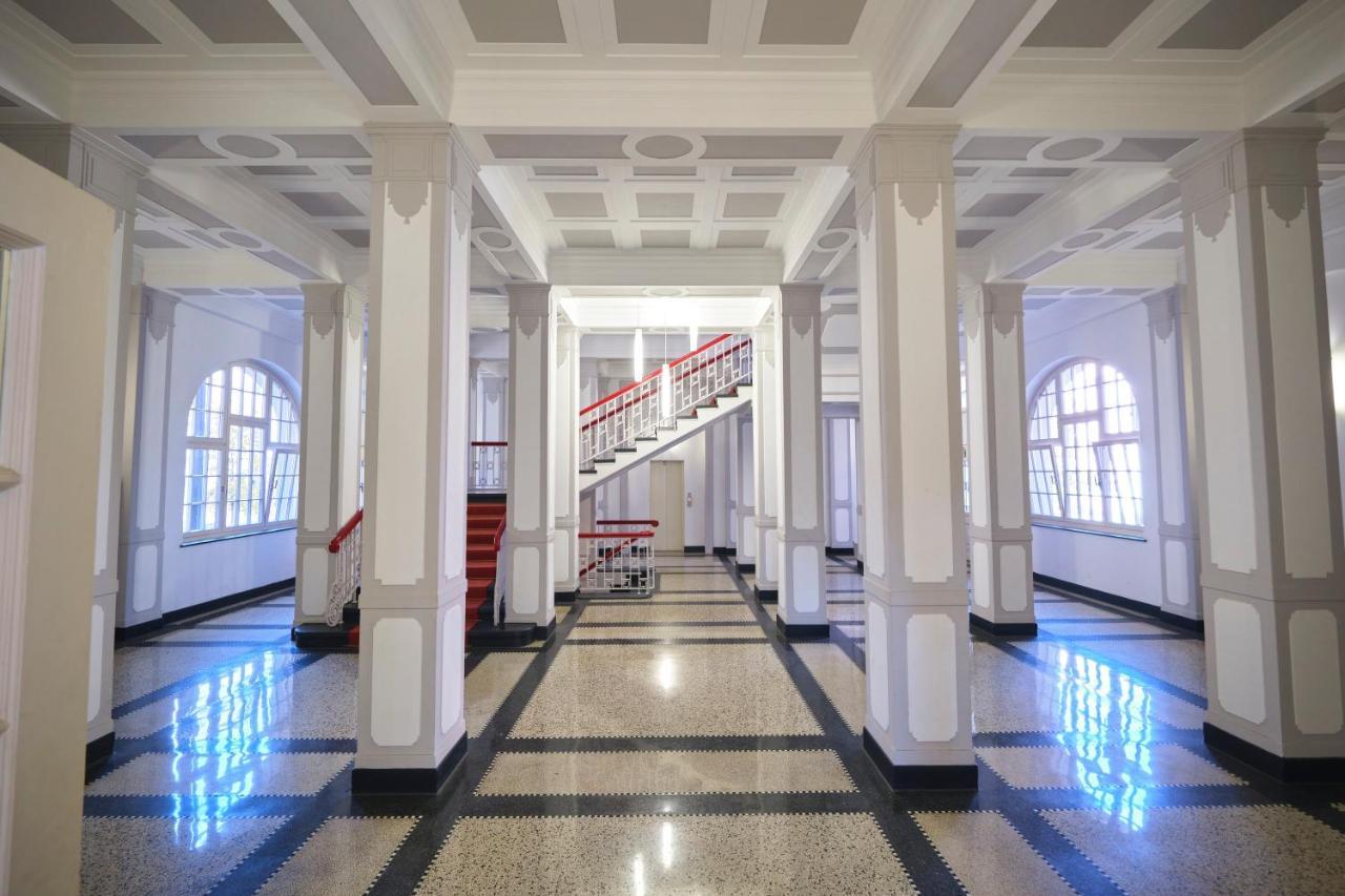 Historisches Deluxe Apartment Im Marianum نيوس المظهر الخارجي الصورة