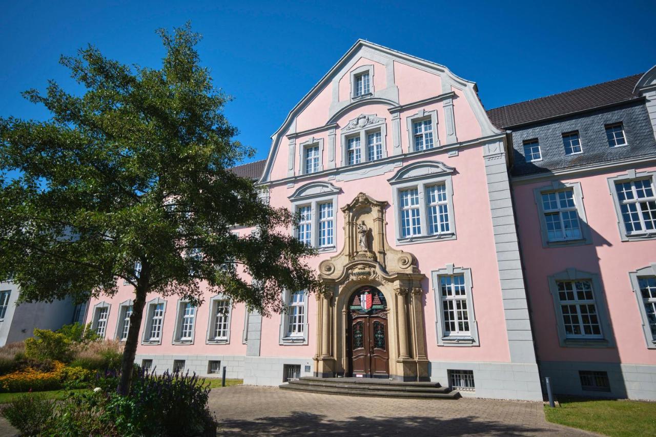 Historisches Deluxe Apartment Im Marianum نيوس المظهر الخارجي الصورة