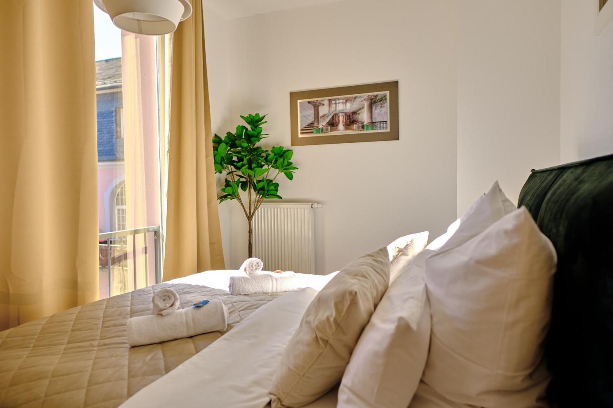 Historisches Deluxe Apartment Im Marianum نيوس المظهر الخارجي الصورة