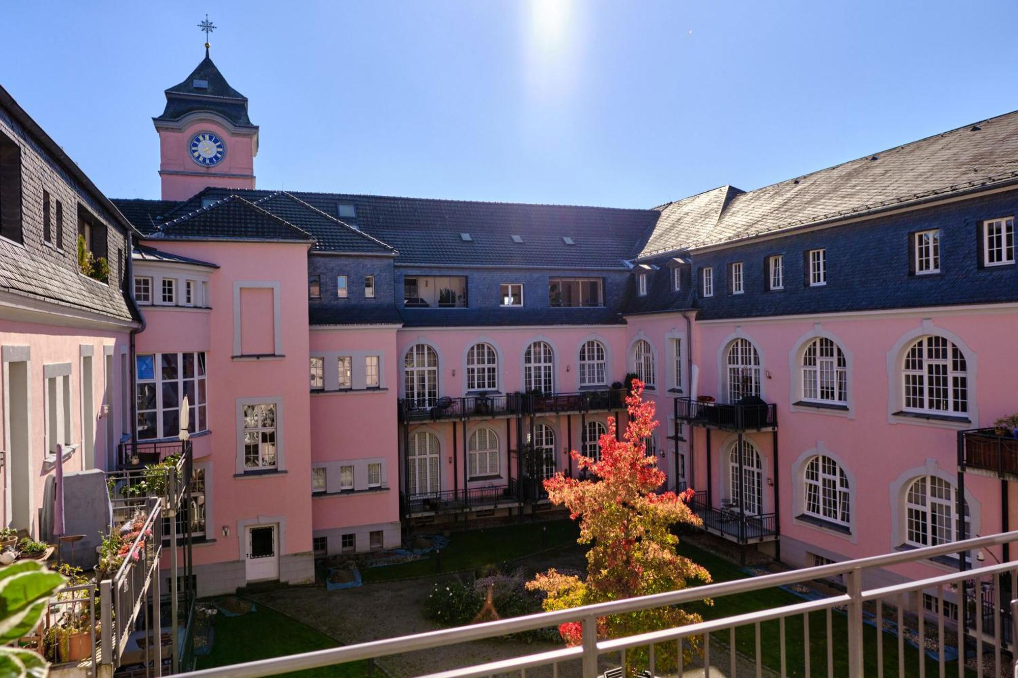 Historisches Deluxe Apartment Im Marianum نيوس المظهر الخارجي الصورة
