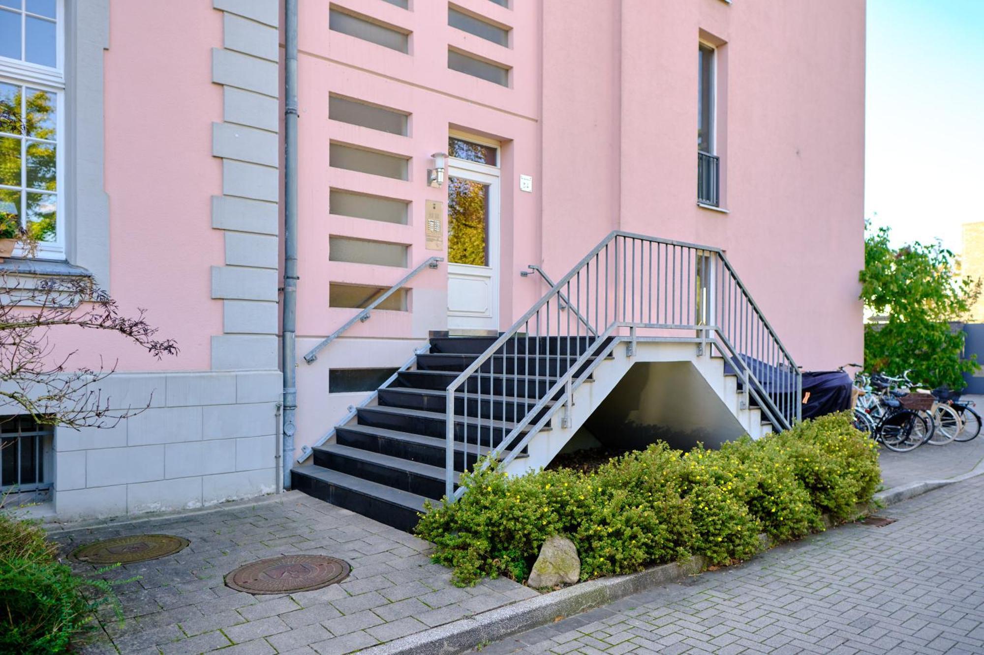Historisches Deluxe Apartment Im Marianum نيوس الغرفة الصورة