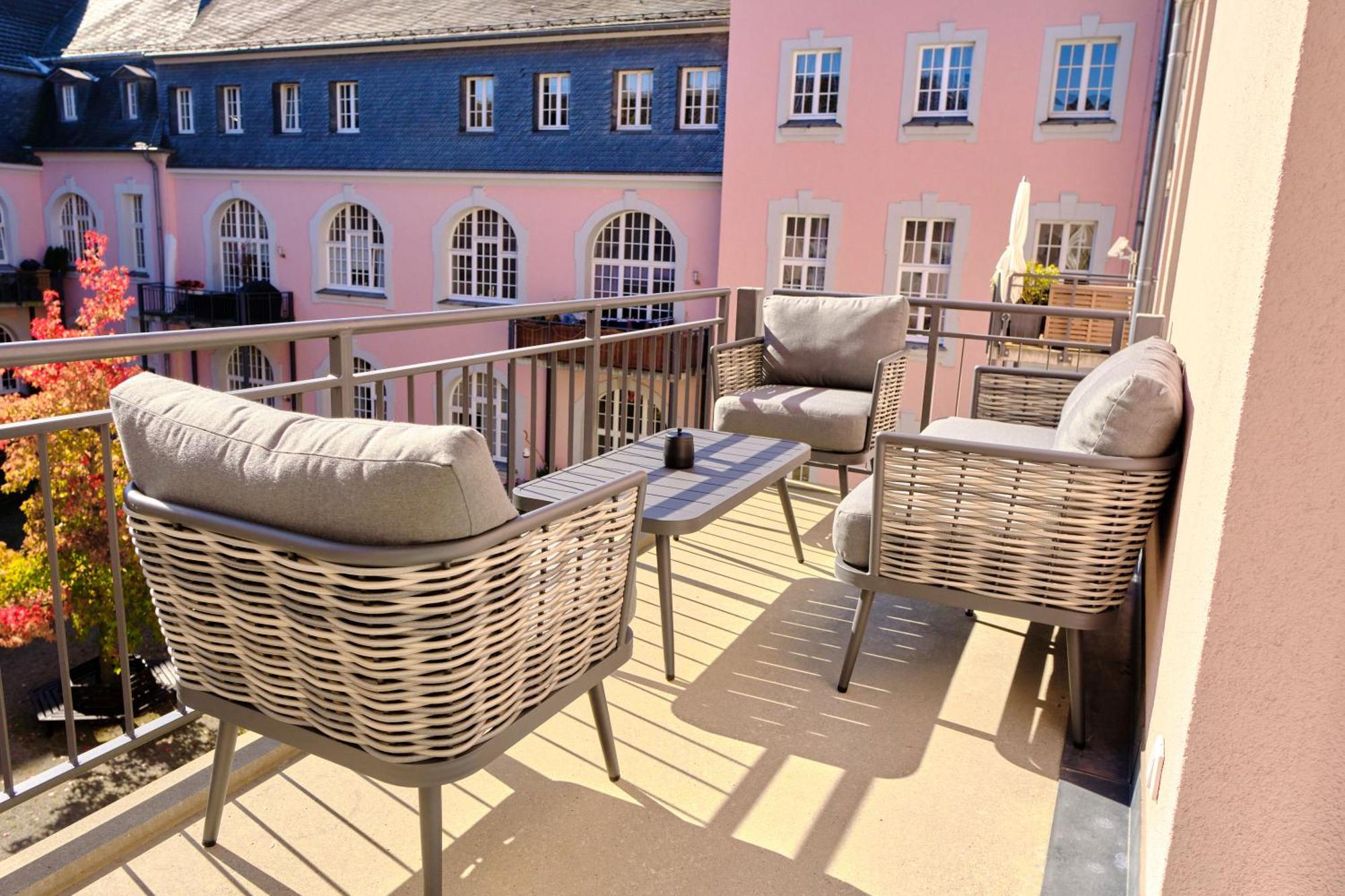 Historisches Deluxe Apartment Im Marianum نيوس المظهر الخارجي الصورة