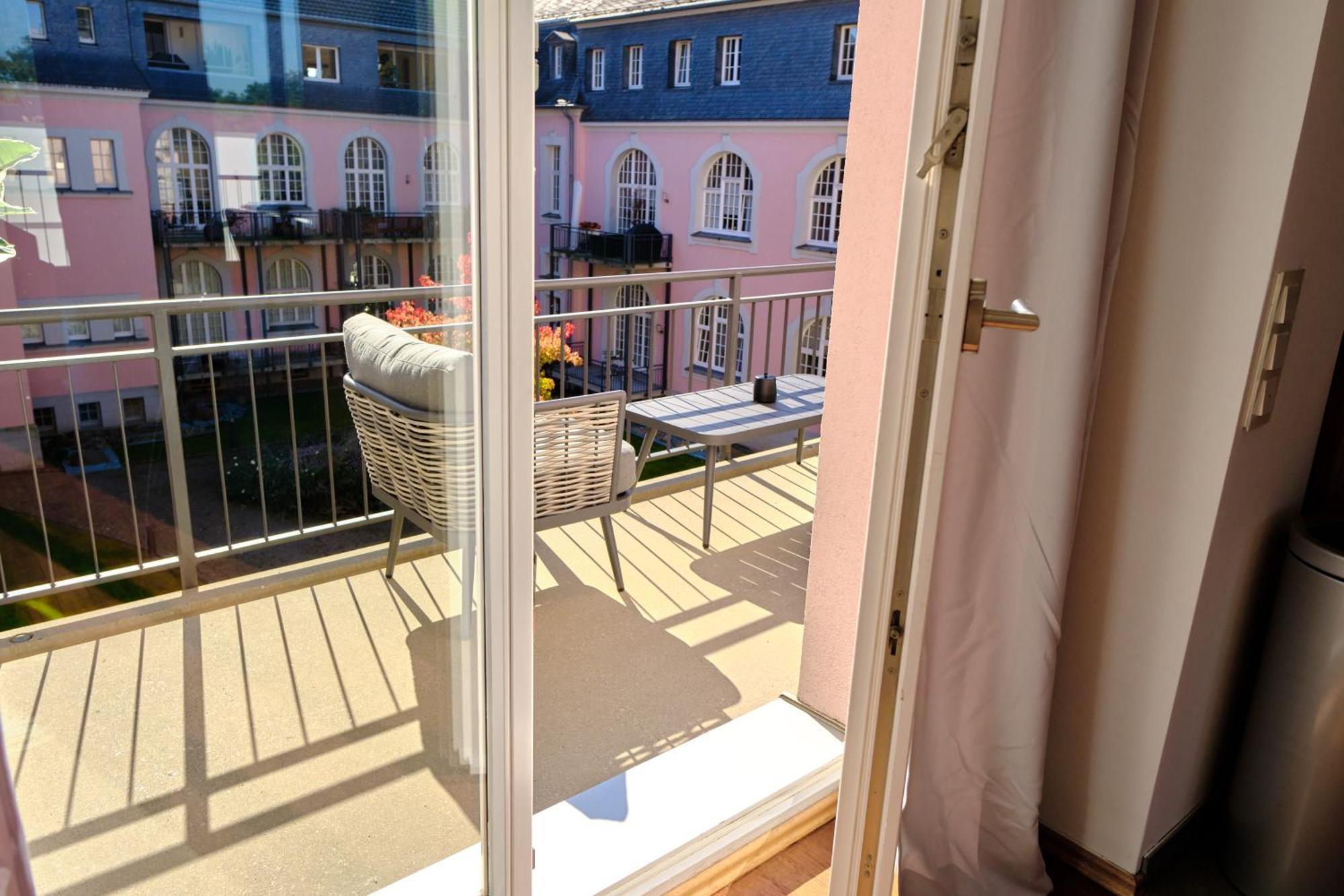 Historisches Deluxe Apartment Im Marianum نيوس الغرفة الصورة