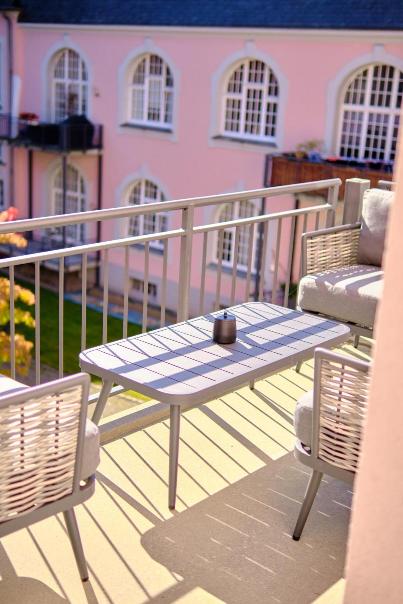 Historisches Deluxe Apartment Im Marianum نيوس المظهر الخارجي الصورة